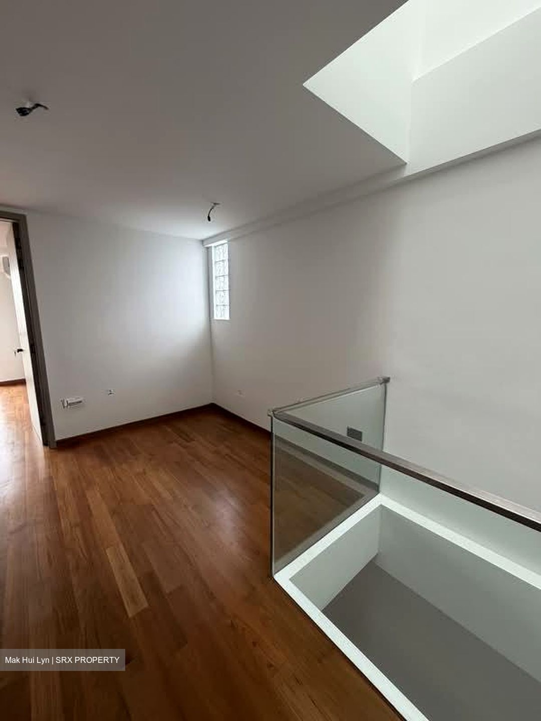 Simon Lane (D19), Terrace #561166041